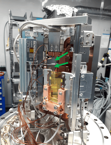 超高真空俯仰狭缝安装示意图